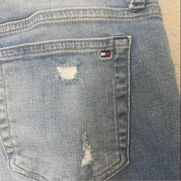 Tommy Hilfiger Jeans Size 6 Boyfriend Fit Light Blue Distressed Women’s - Picture 4 of 7